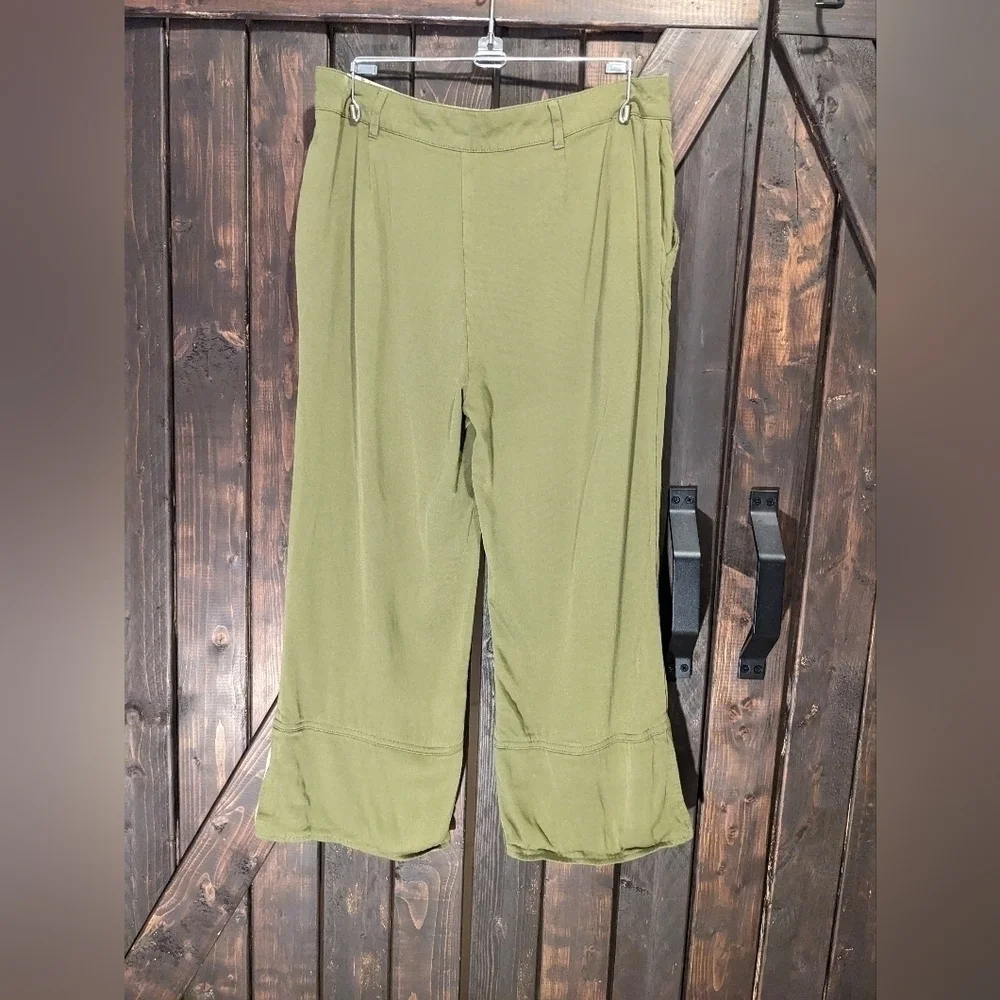 Frye & Co wide leg size 8 cropped pants